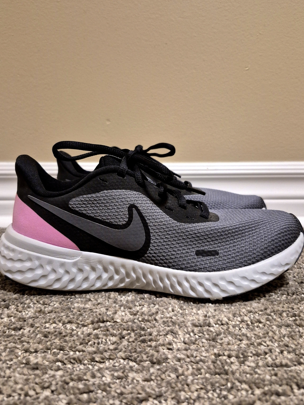 Nike Women's Gray, Black & Pink Running Sneakers